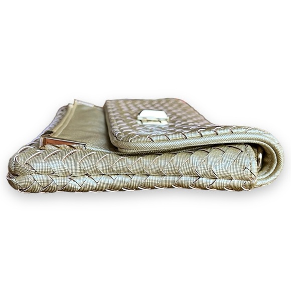 Deux Lux Convertible Crossbody Clutch Bag in Woven Metallic Gold Vegan Leather - Picture 9 of 15